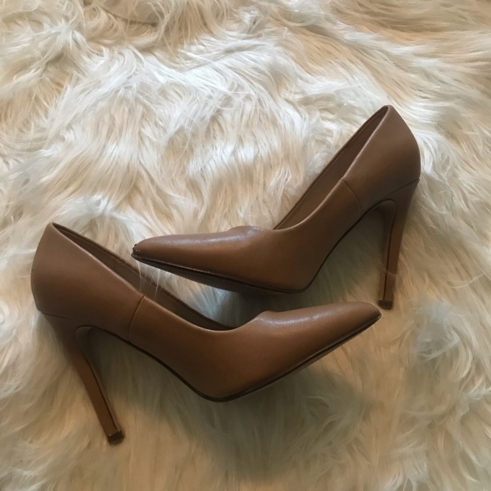 Nude Pointed Toe Lovely Heels! 💕